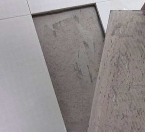 道真仡瓷砖空鼓维修公司分享瓷砖铺贴时如果打浆（即涂抹在瓷砖背面和基层上的砂浆或瓷砖胶）过少，会带来以下问题
